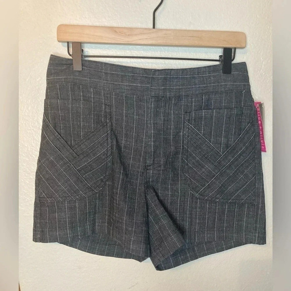 NWT Alice + Olivia Pinstripe Shorts Size 8 - Picture 5 of 10